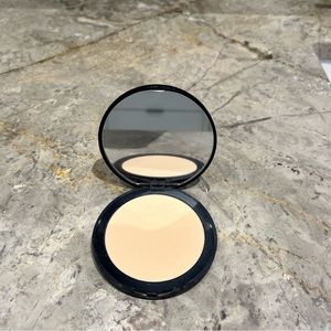 NARS Soft Matte Advanced Perfecting Powder in CREEK.